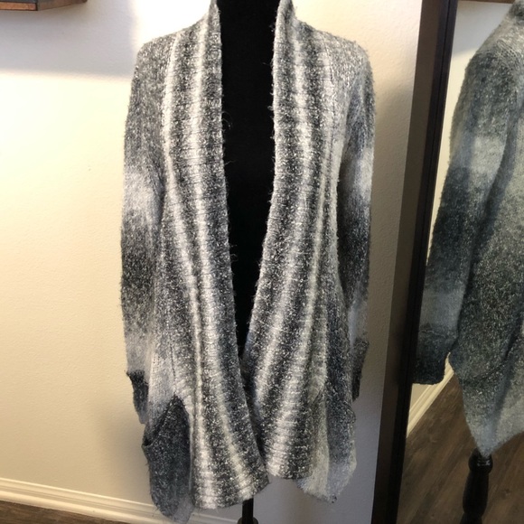 🎄SALE🎄 Tommy Bahama Open Sweater, Black/Gray & Ivory/White - Picture 4 of 7